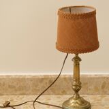 Lampe montée sur un bougeoir en laiton