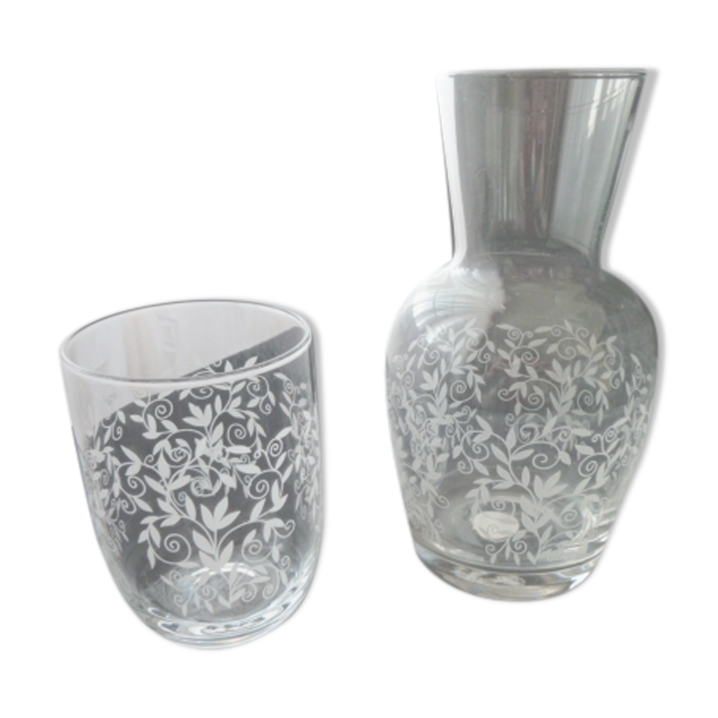 Night servant in screen-printed glass decoration