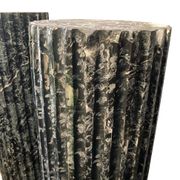 Paire de colonnes noires et vertes en scagliola 19e.