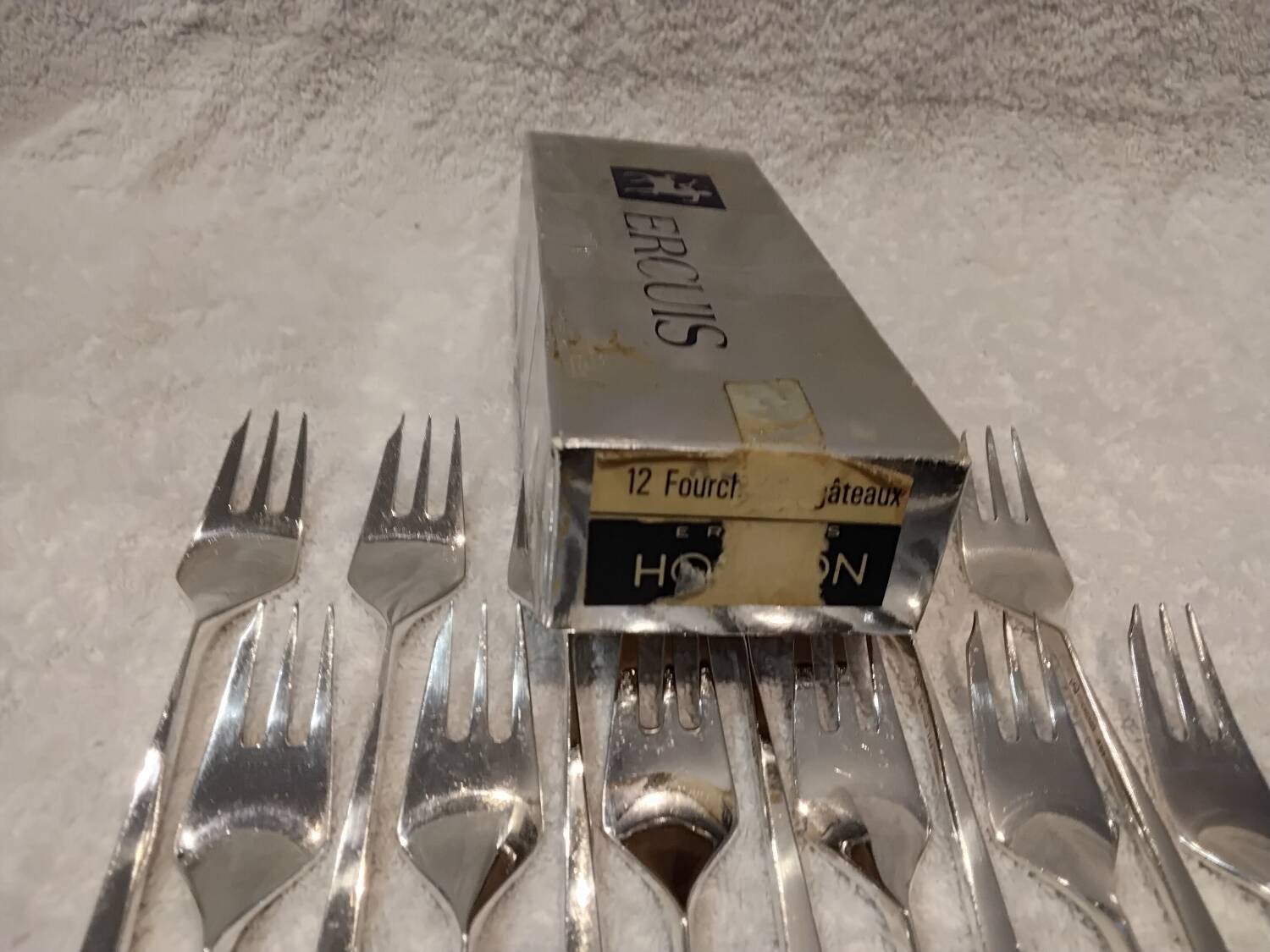 12 silver-plated metal cake forks by Ercuis Horizon silversmiths, 14.9cm