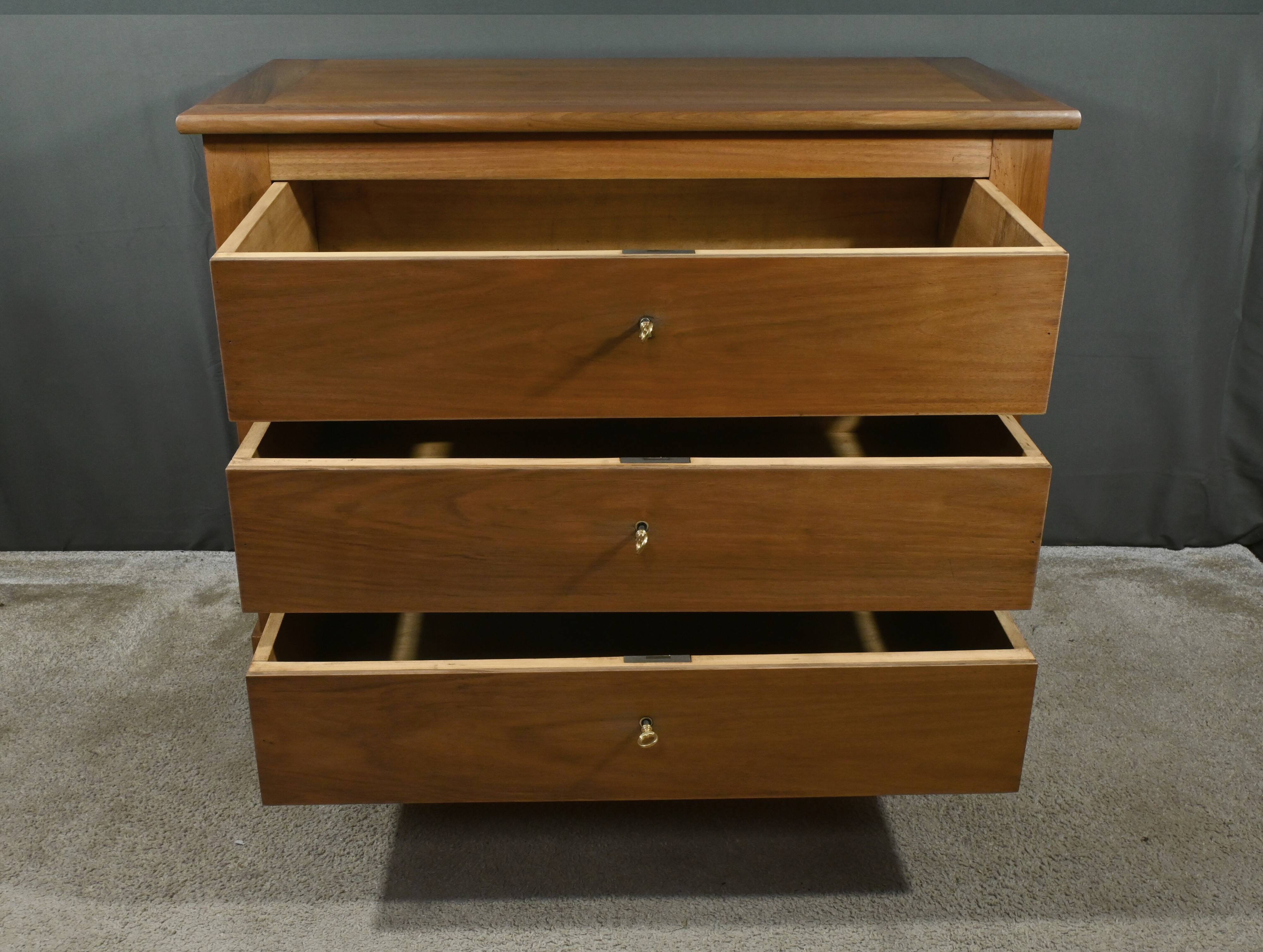 Walnut chest of drawers, Restoration style – Late 19th century