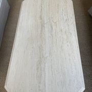 Table basse en travertin