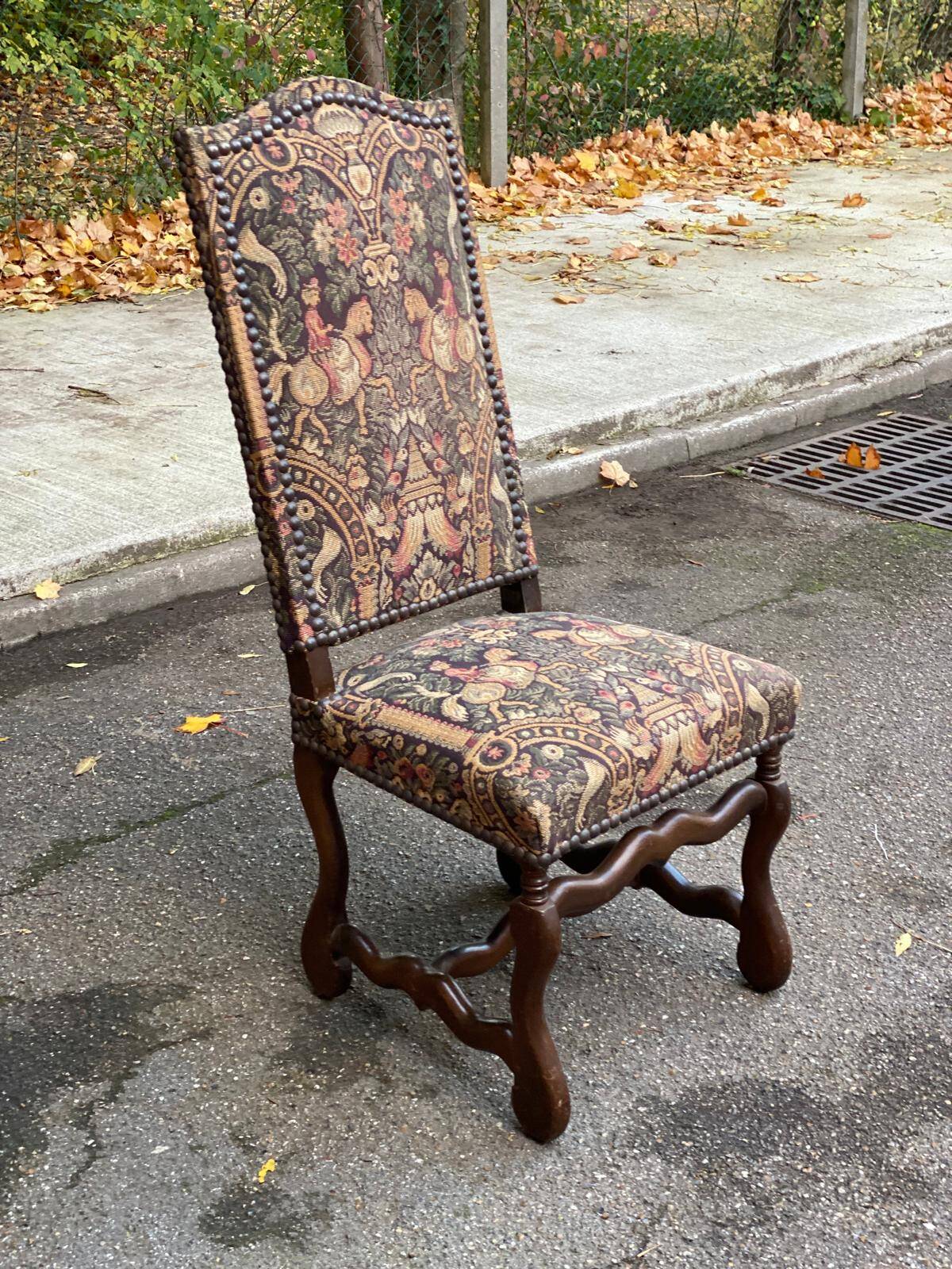 Vintage Louis XIII chair in solid wood and ecru fabric