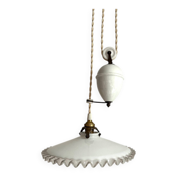 Suspension opaline monte et baisse