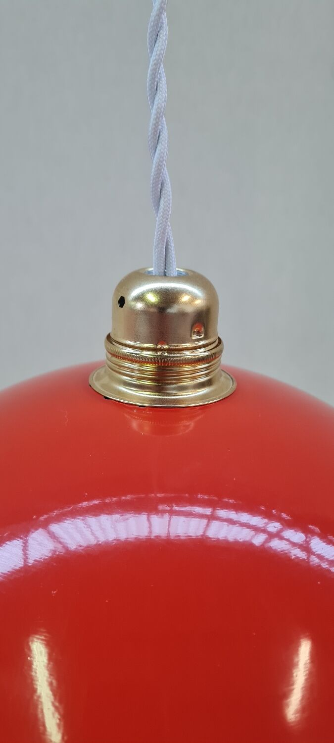 Enamelled sheet metal pendant light