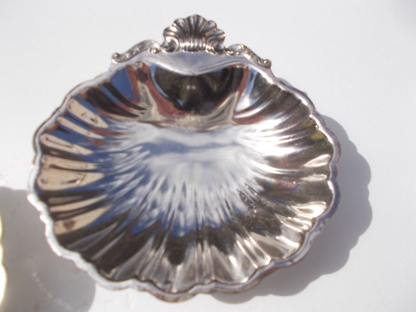 Set of 2 cups shaped metal shell