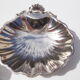 Set of 2 shell-shaped metal bowls