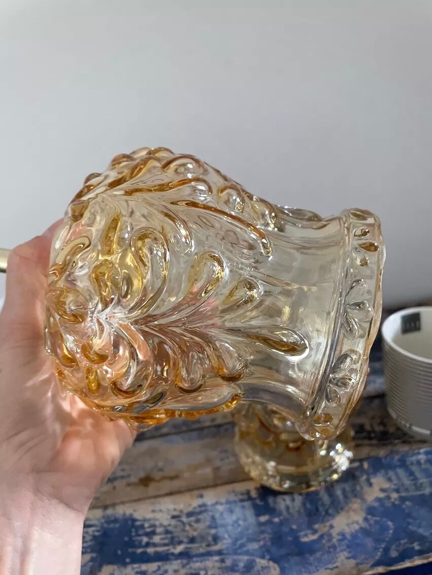 Set of two suspensions in gilded chiseled glass