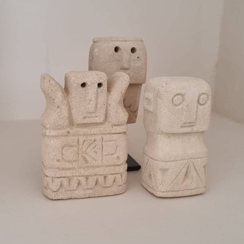 Lot de trois statues de pierre Sumba, Indonésie