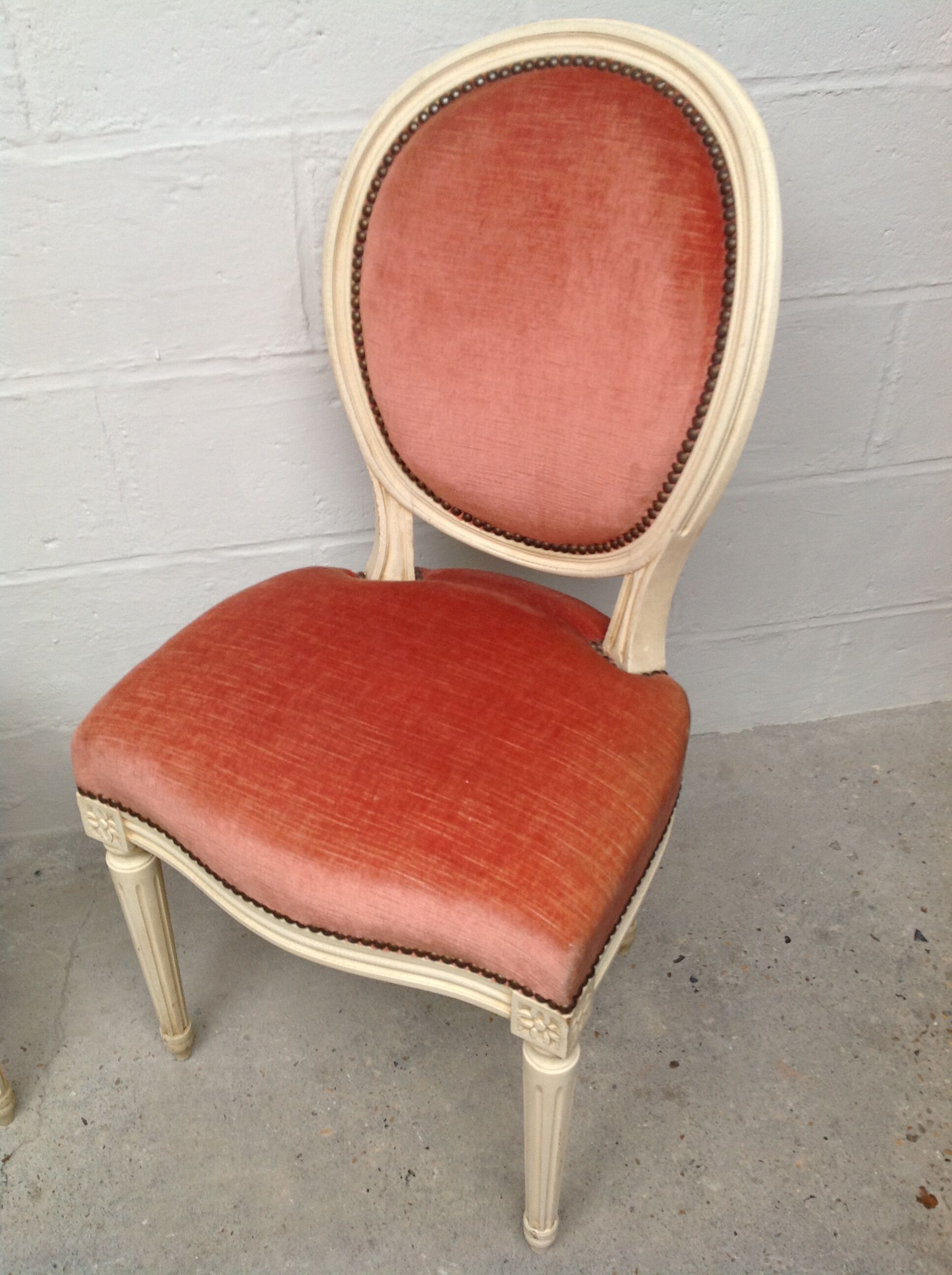 Chaise médaillon et tabouret velours style Louis XVI