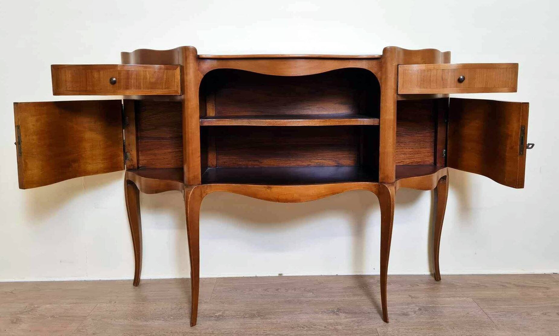 console serving model similar to the so-called “snack” table models