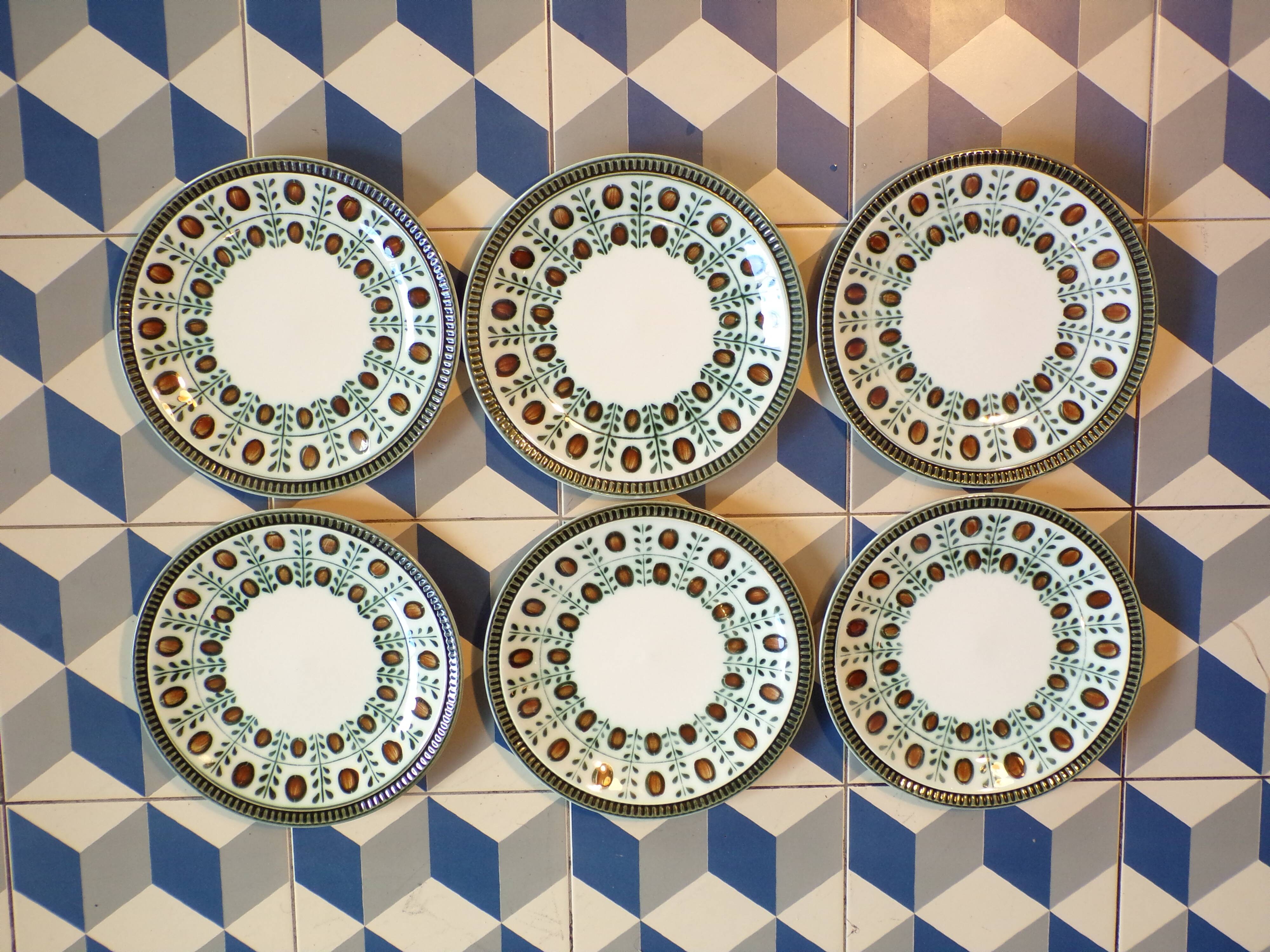 6 Boch La Louvière dinner plates with walnut decor