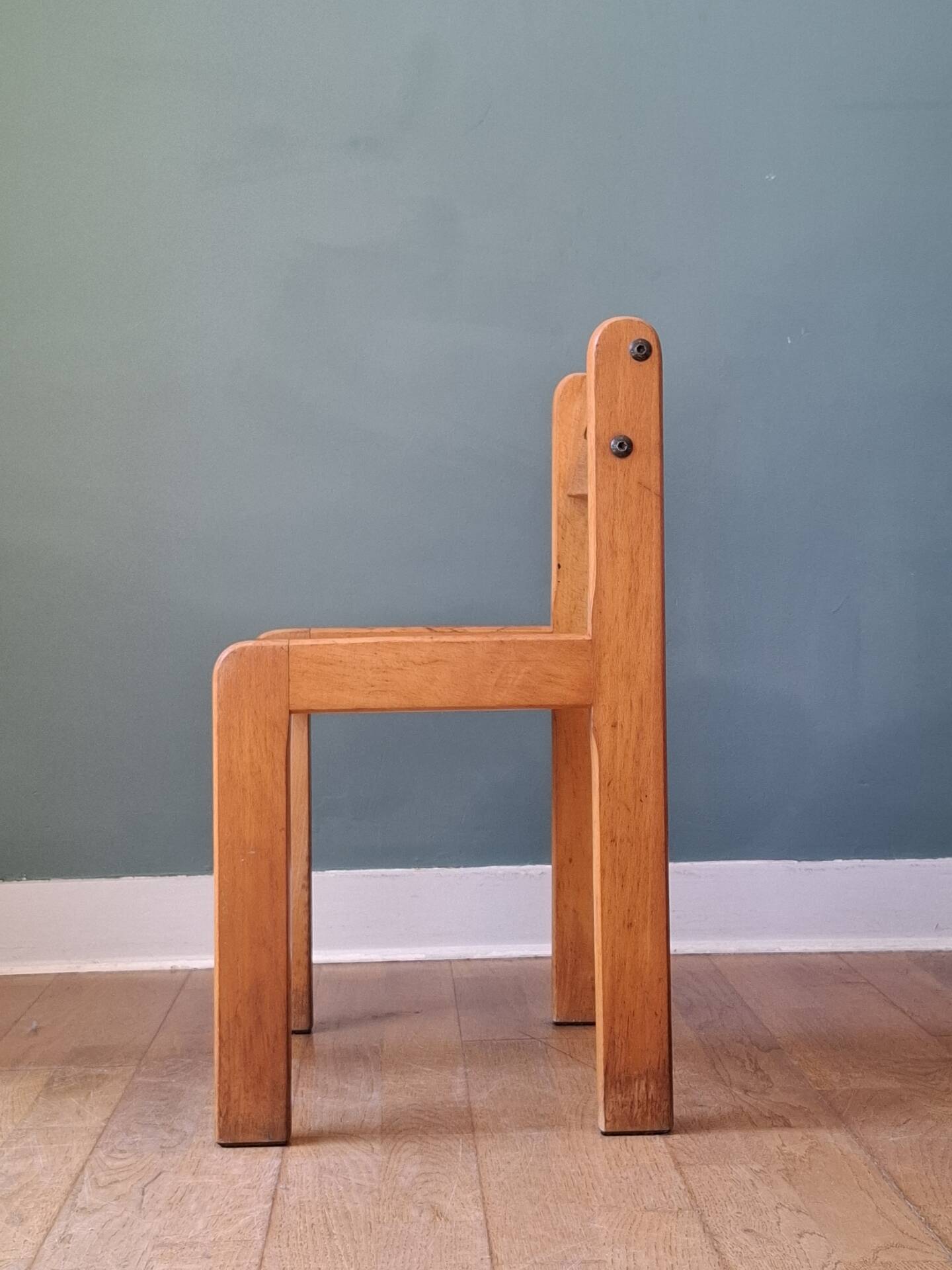 Chaise enfant moderniste