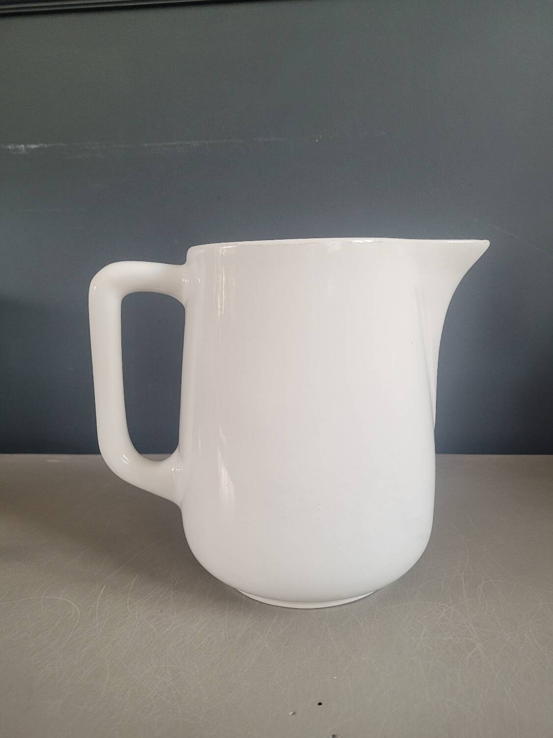 Large white porcelain pitcher 2L