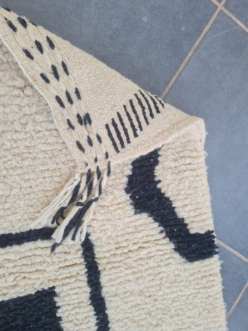Tapis marocain en laine décoré 200cmx300cm