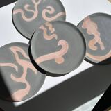 Set of 4 gray plates with rose patterns