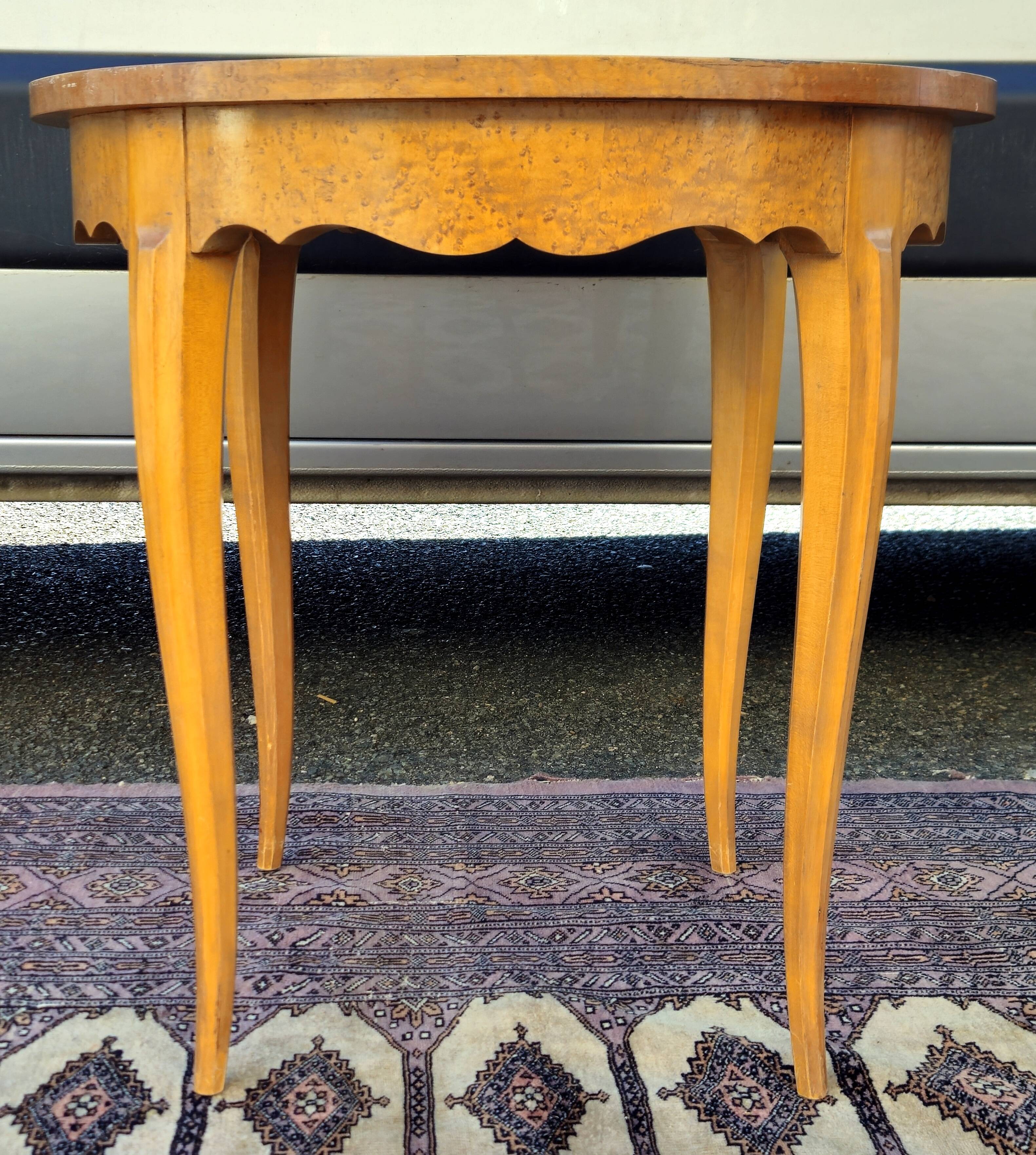 Art Deco gueridon in light burl – Louis XV inspiration