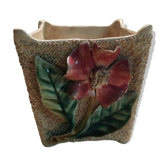 Cache pot barbotine  décoré d'une rose