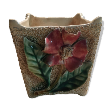Cache pot barbotine  décoré d'une rose