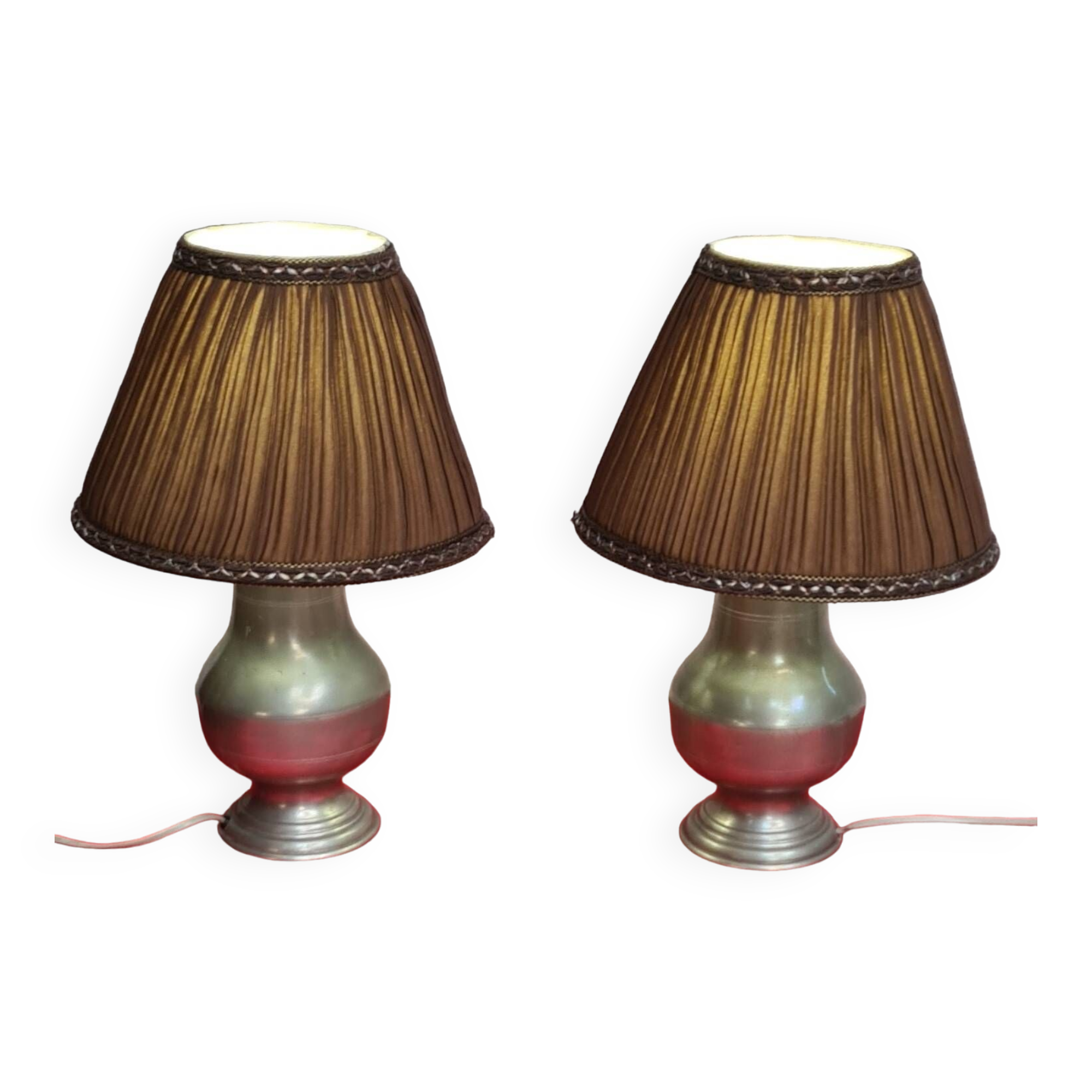 pairs of tin lamps and pleated lampshades h40x26 electricity to super condition standards