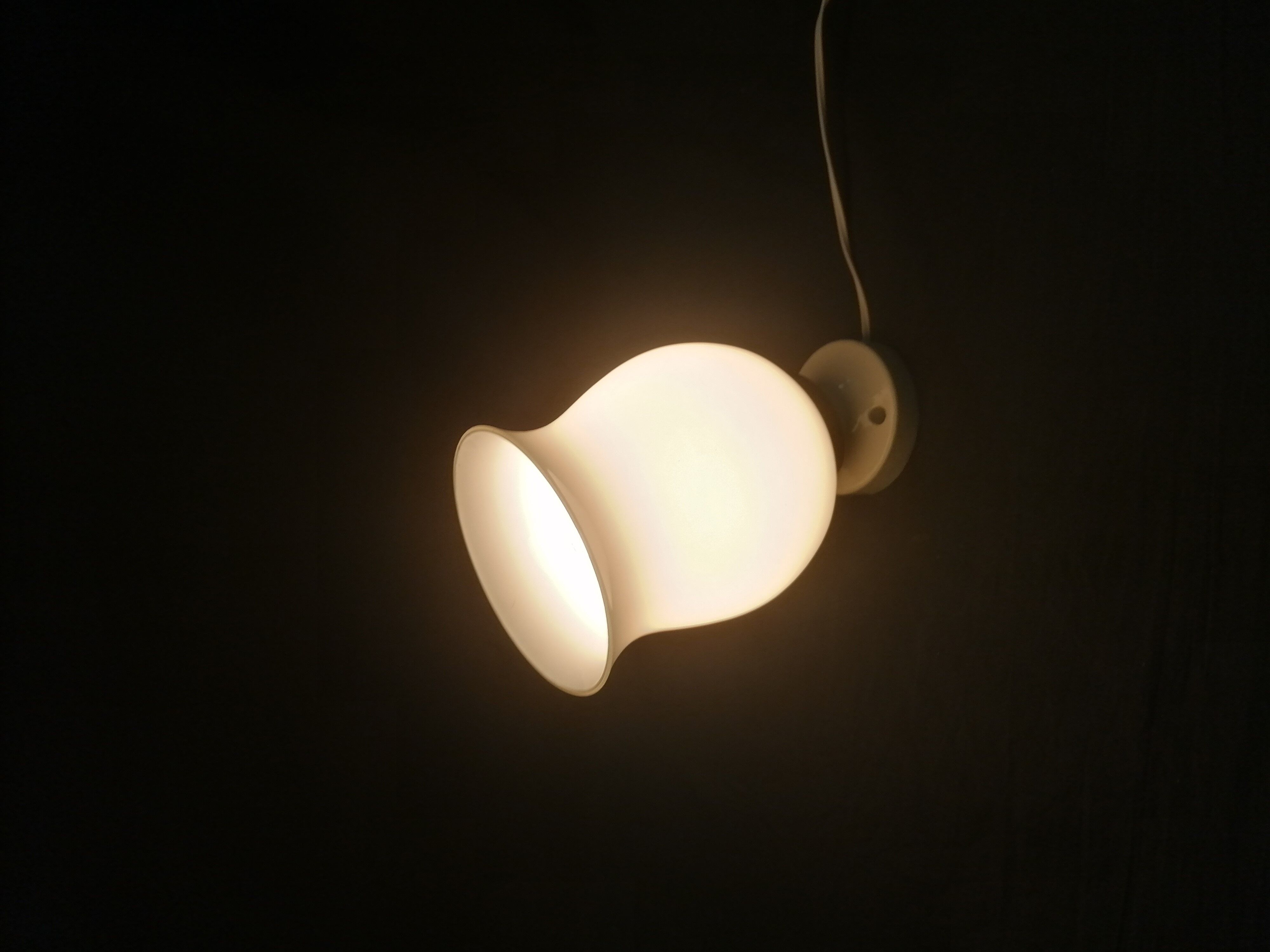 Vintage wall lamp - porcelain and tulip in white opaline - 40s