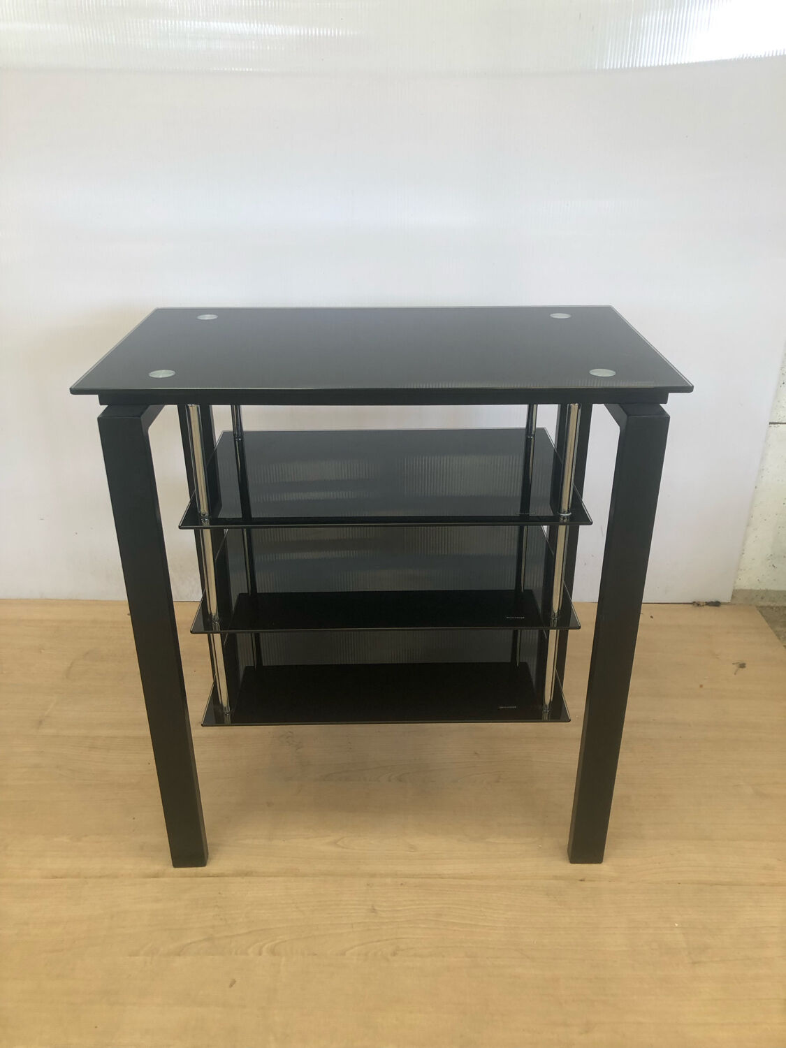 High black metal shelf with 3 tempered glass shelves