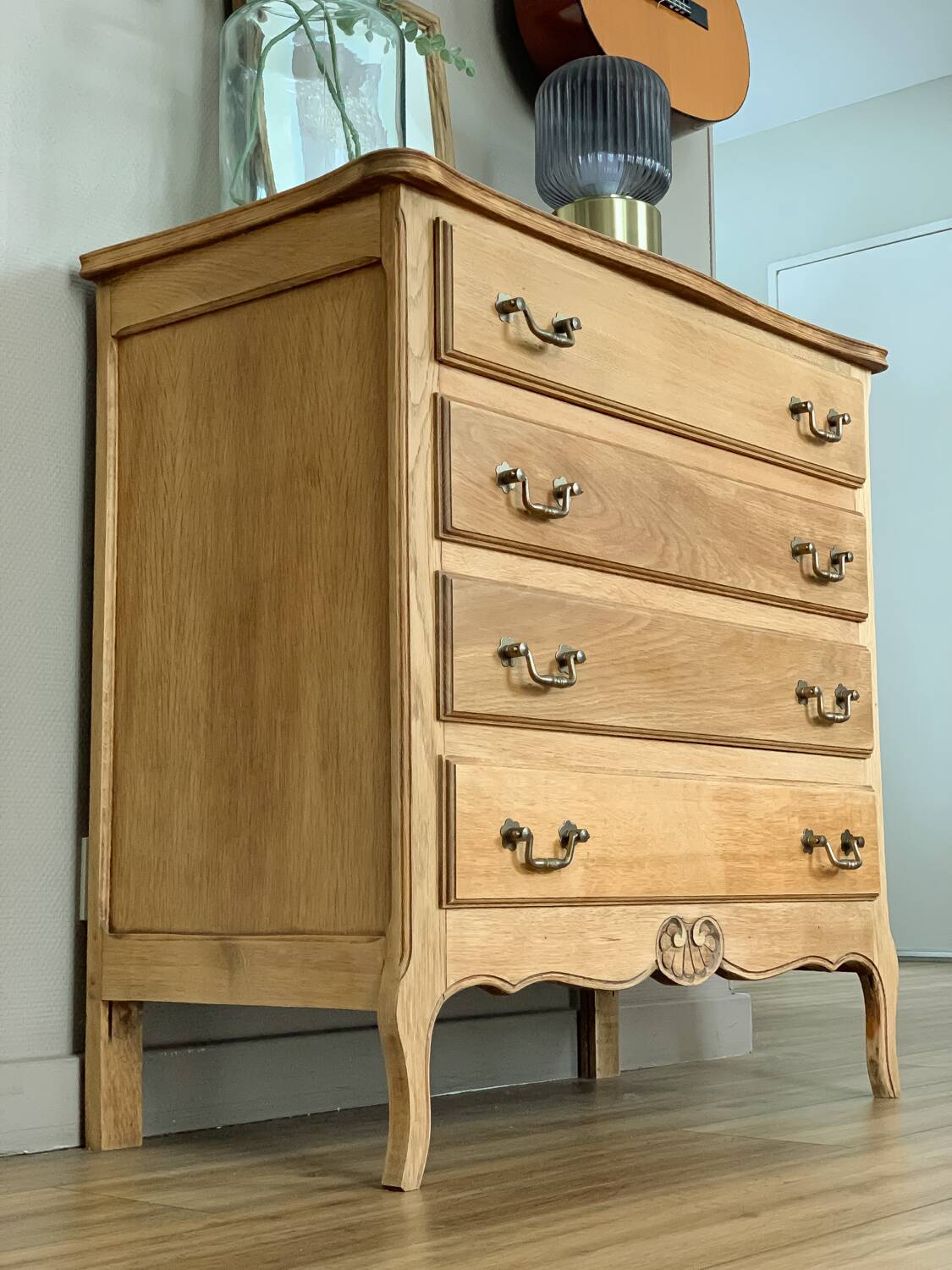 Commode bois brut vintage fleuri relooké