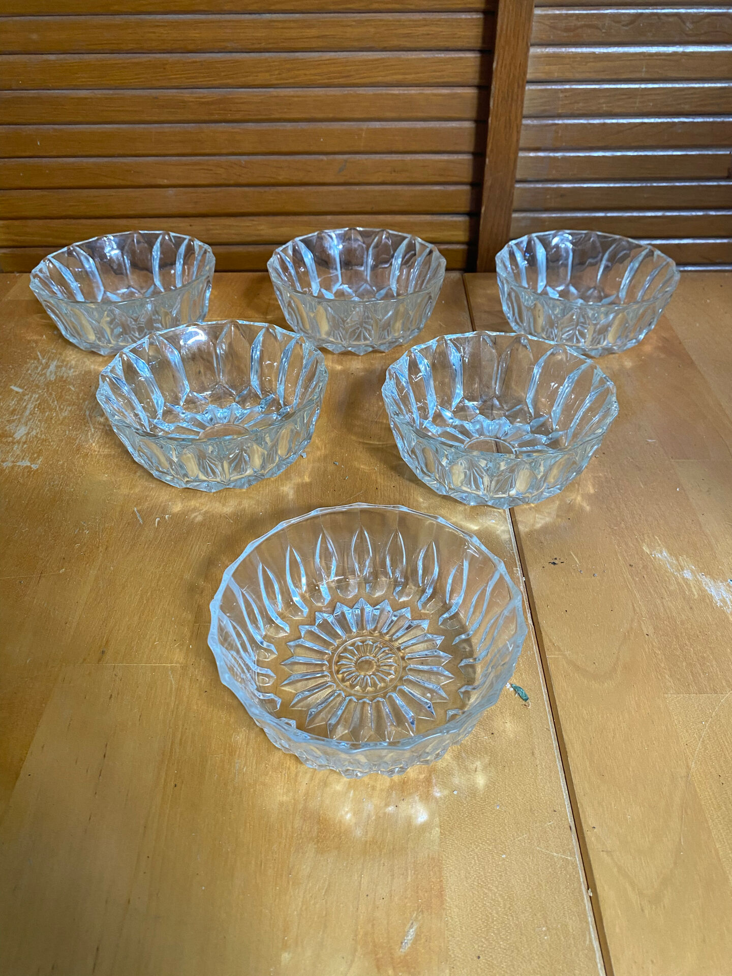 Salad bowl + 6 glass fruit cups for ice cream, mousse, chocolate, vintage moulded glass