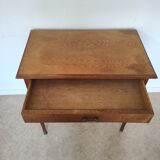 Spindle leg desk