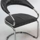 Paire de chaises en chrome et simili cuir par Giotto Stoppino. Italie années 1970.