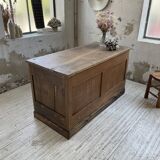 Central island trading counter in walnut