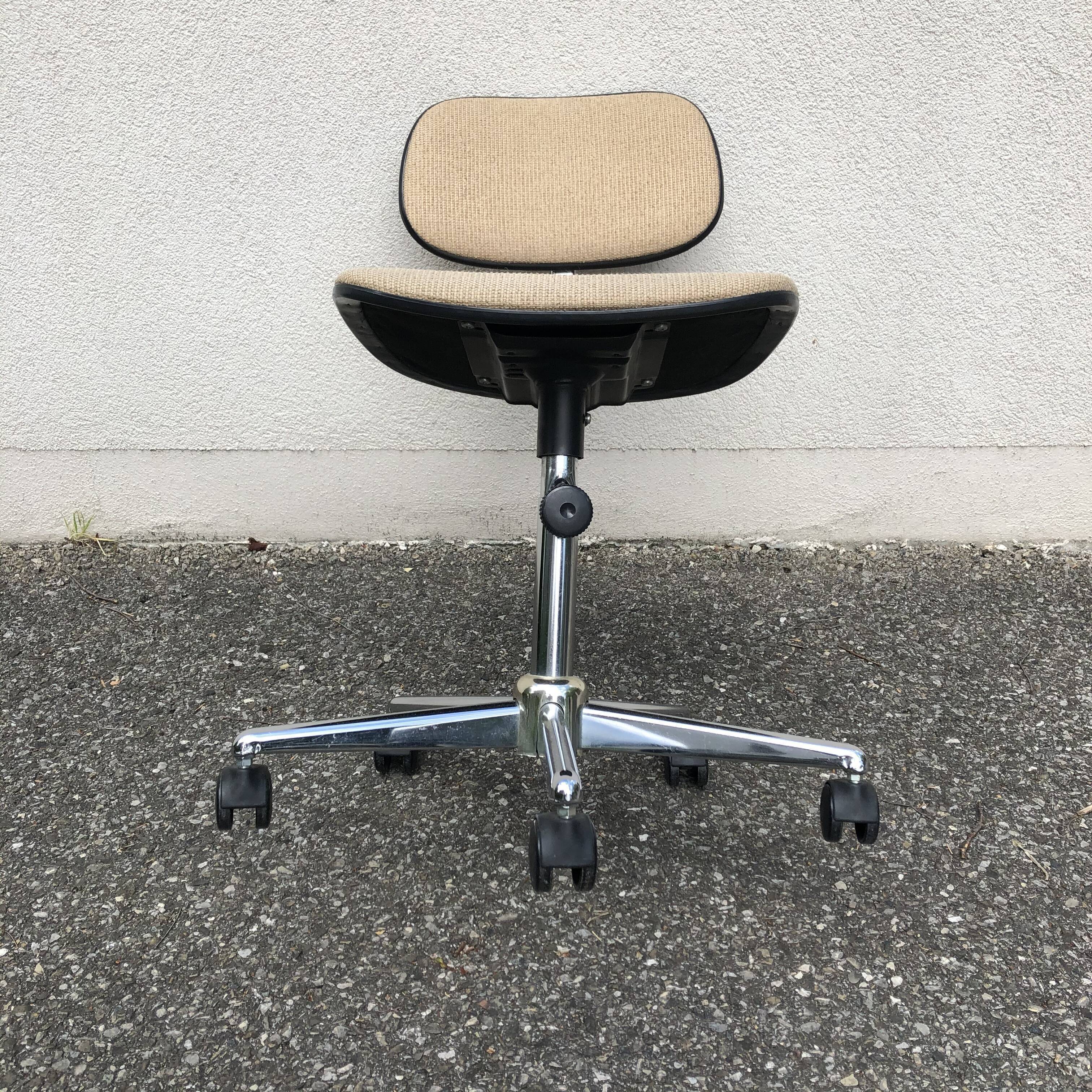 Desk chair