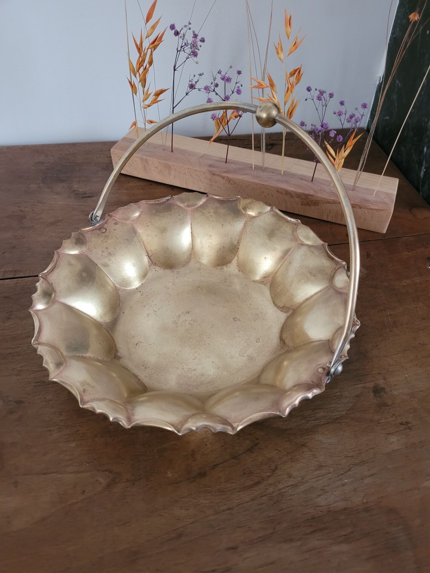 Fluted basket in copper brass