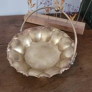 Panier festonné en laiton cuivré