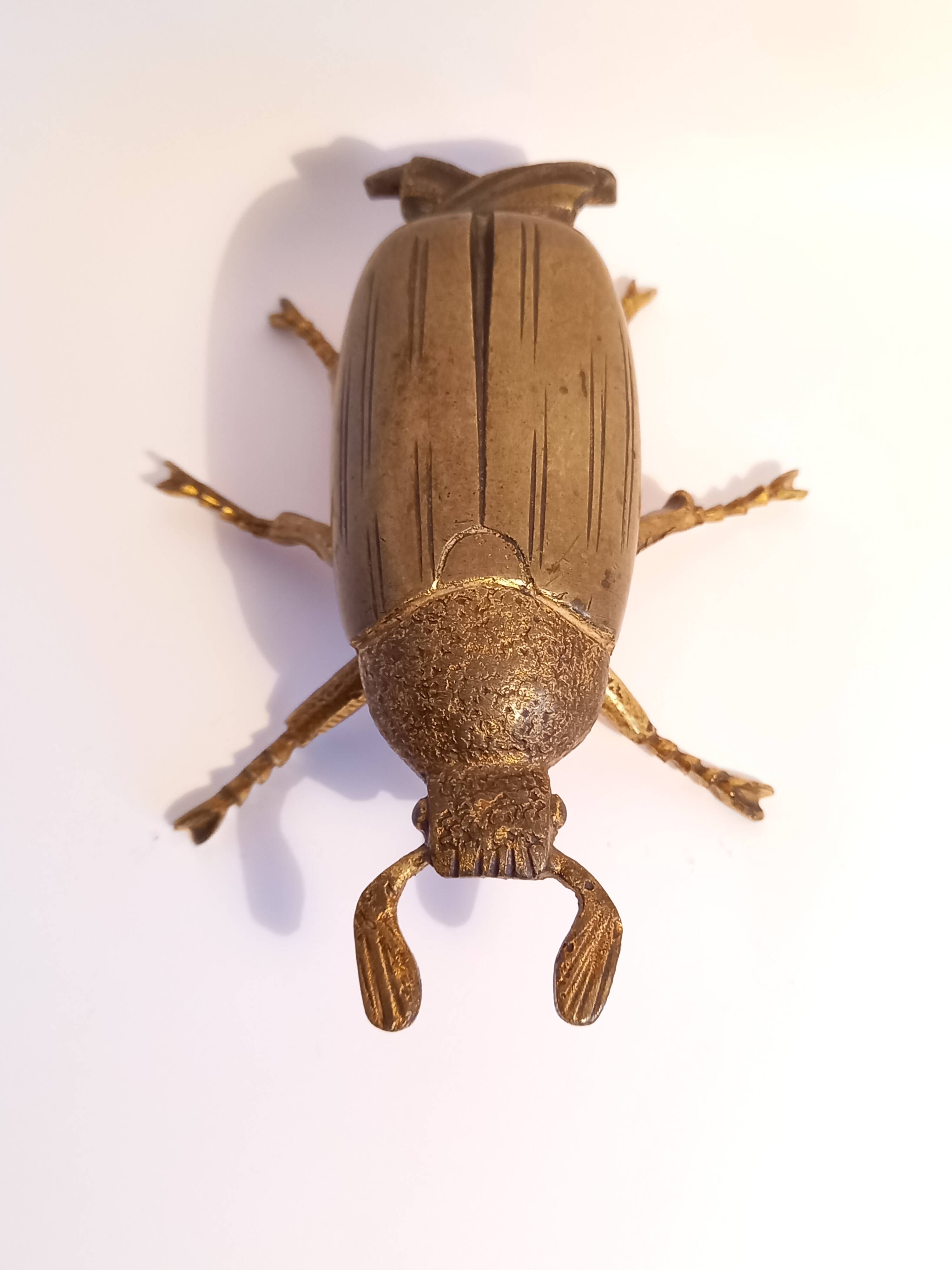 Ashtray with lid in the shape of a beetle in gilt bronze