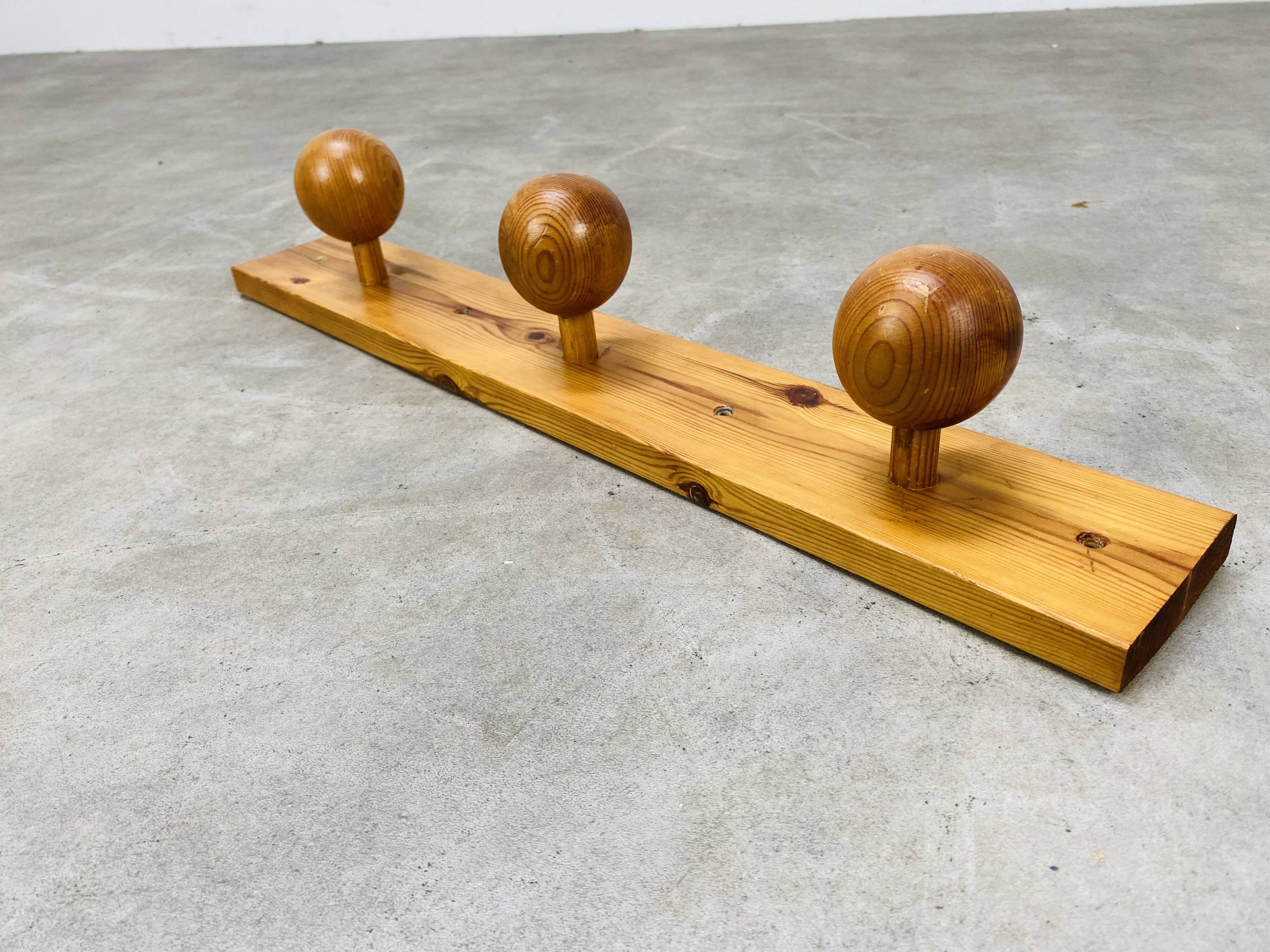 Wall coat rack hook pine balls