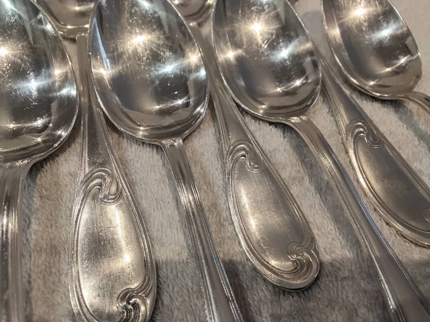 12 silver-plated metal soup spoons, Ercuis silversmith, Mousseline pattern, 22.1cm