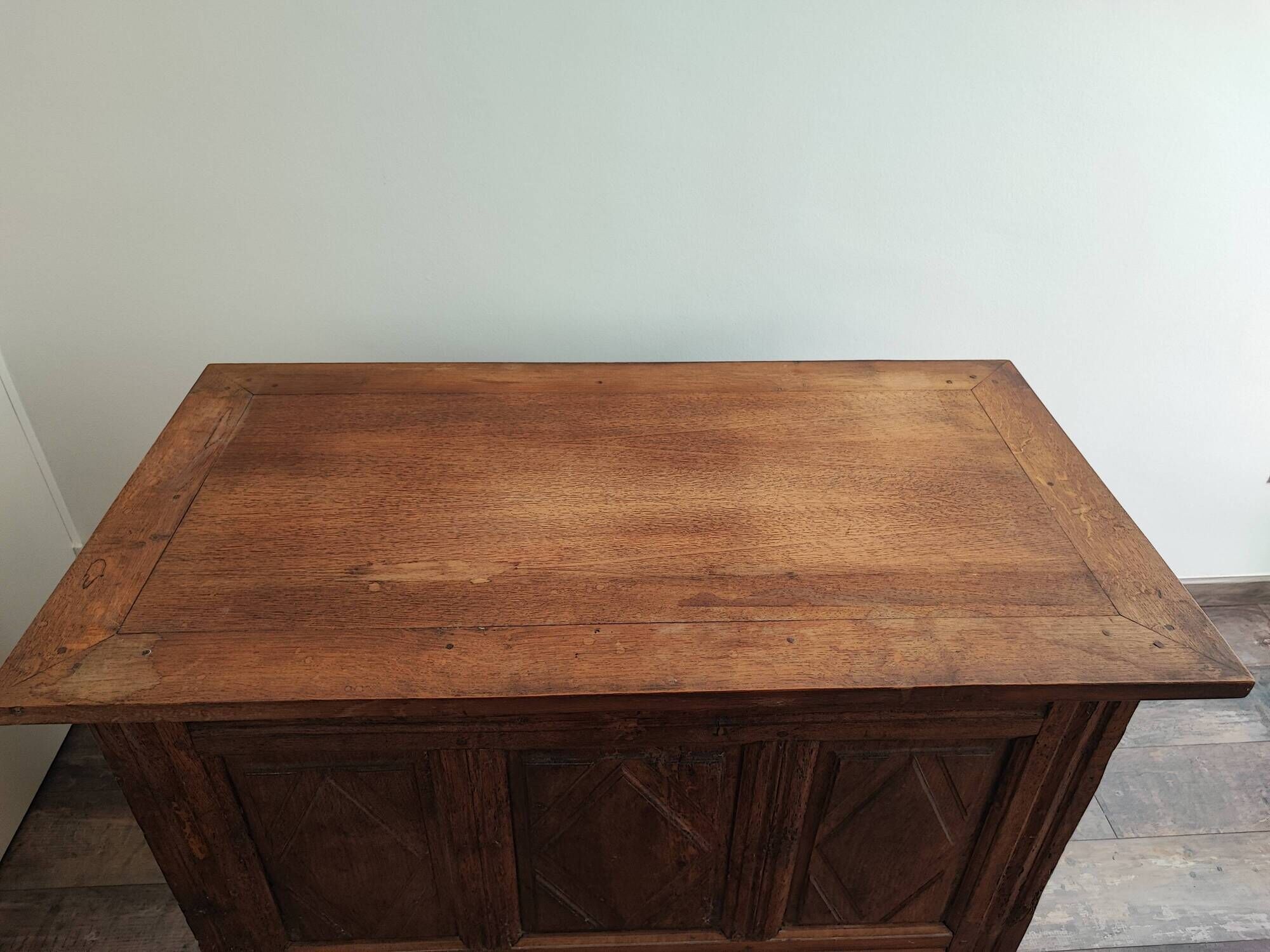 Fauteuil et Bureau en bois massif époque Louis Philippe.Vendu ensemble