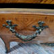 Commode Louis XV galbée a décors aux espagnolettes vers 1850-1880