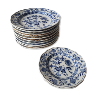 12 old dessert plates