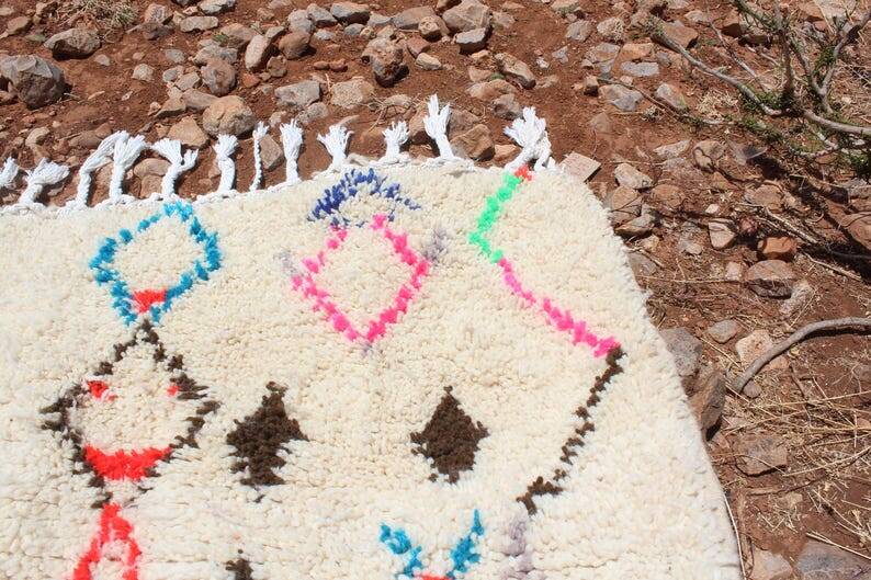 White decorated tablecloth 240cm x 140cm