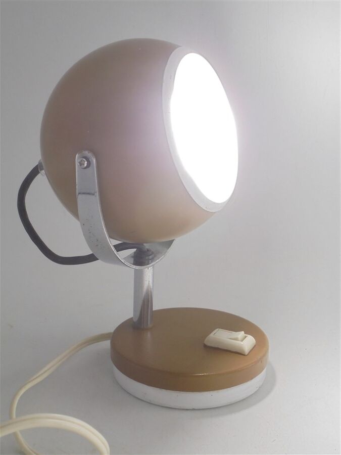 Eyeball lamp