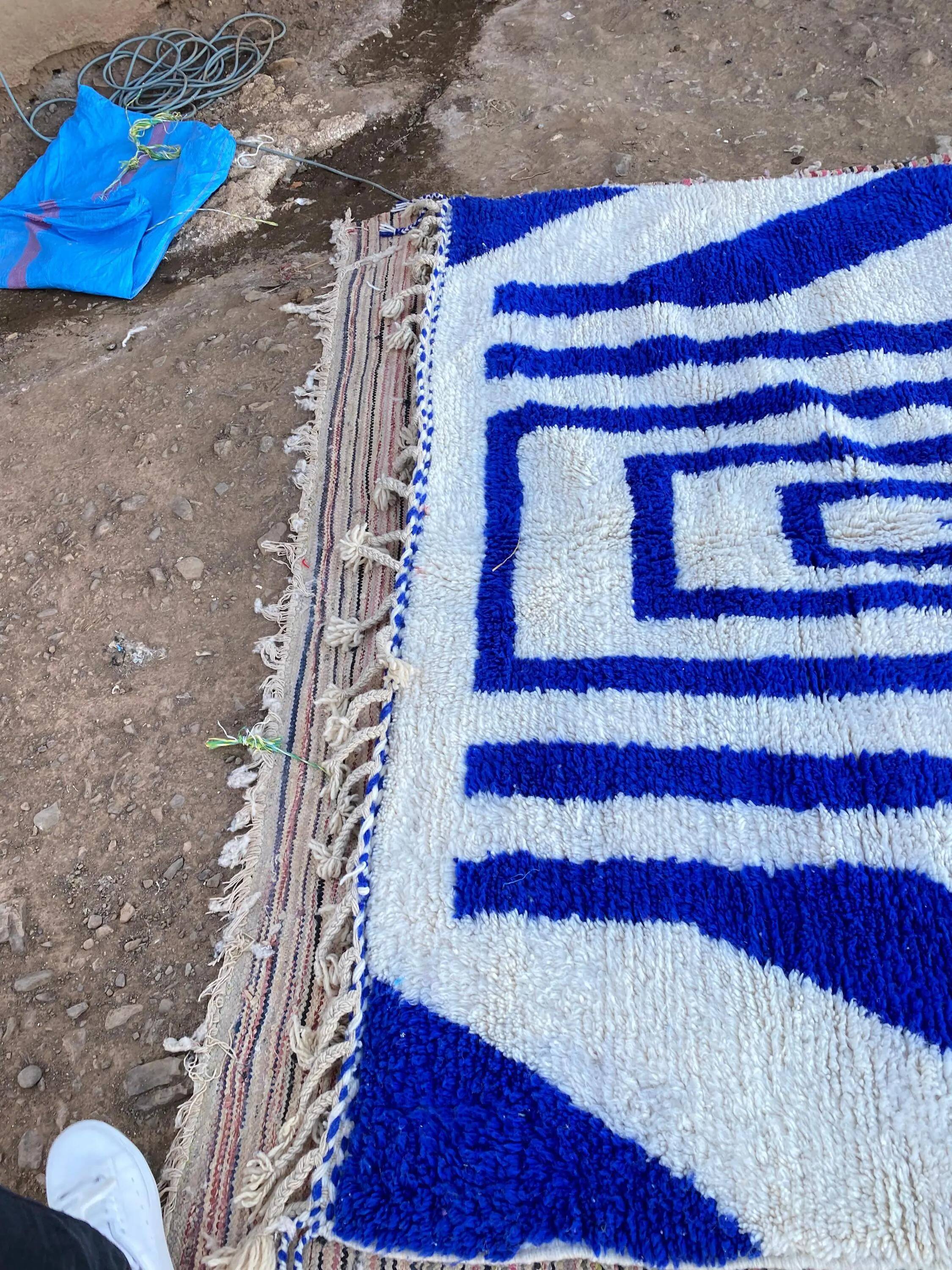 Traditional handmade Moroccan rug 2.5x1.5 m