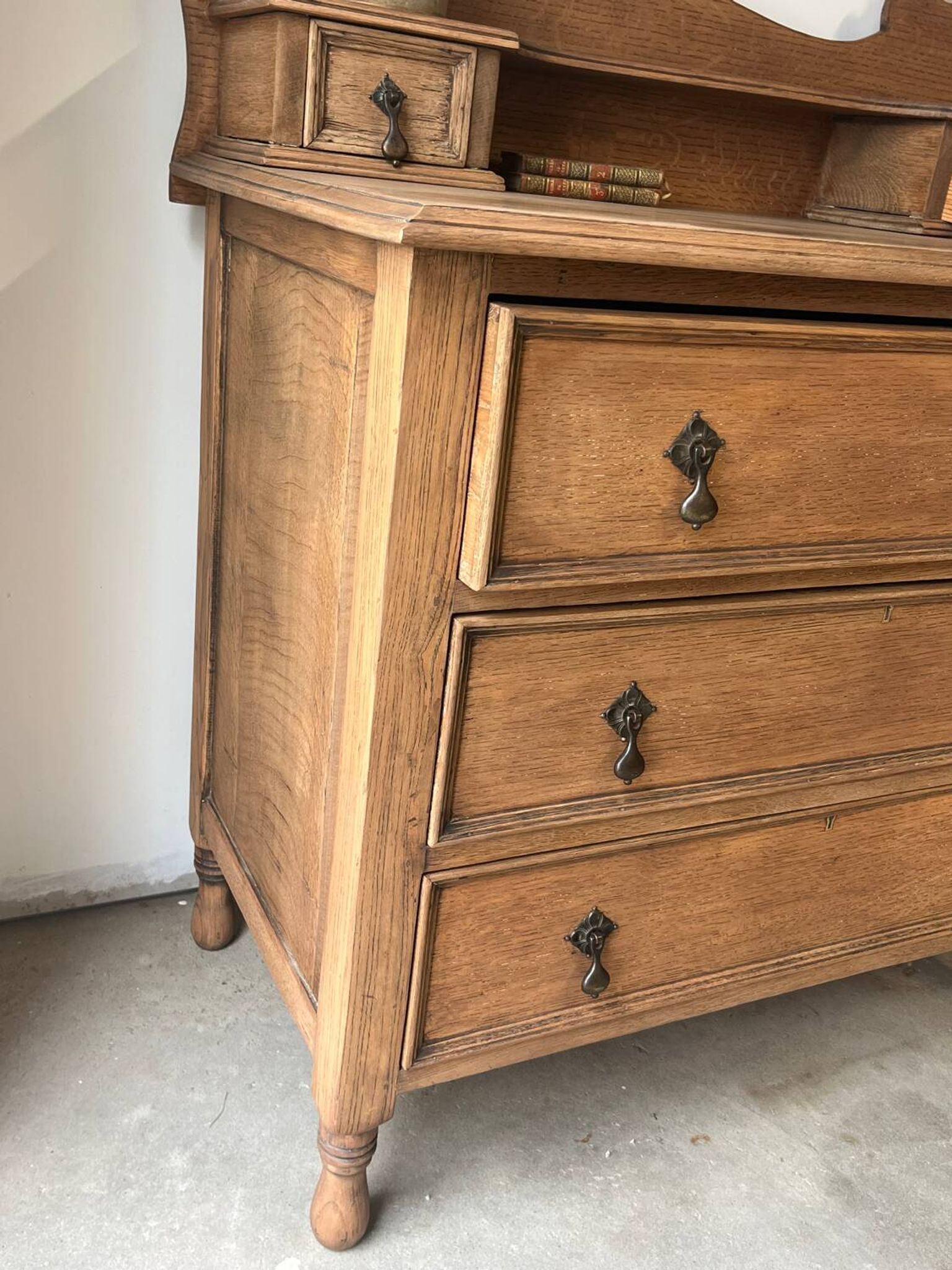Dressing table