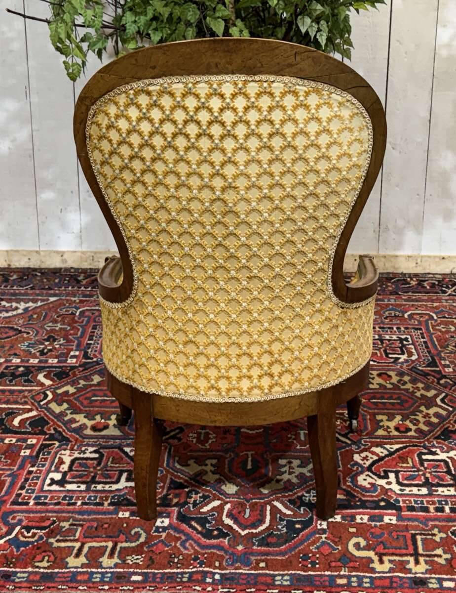 Napoleon III armchair from the 19th century in walnut.