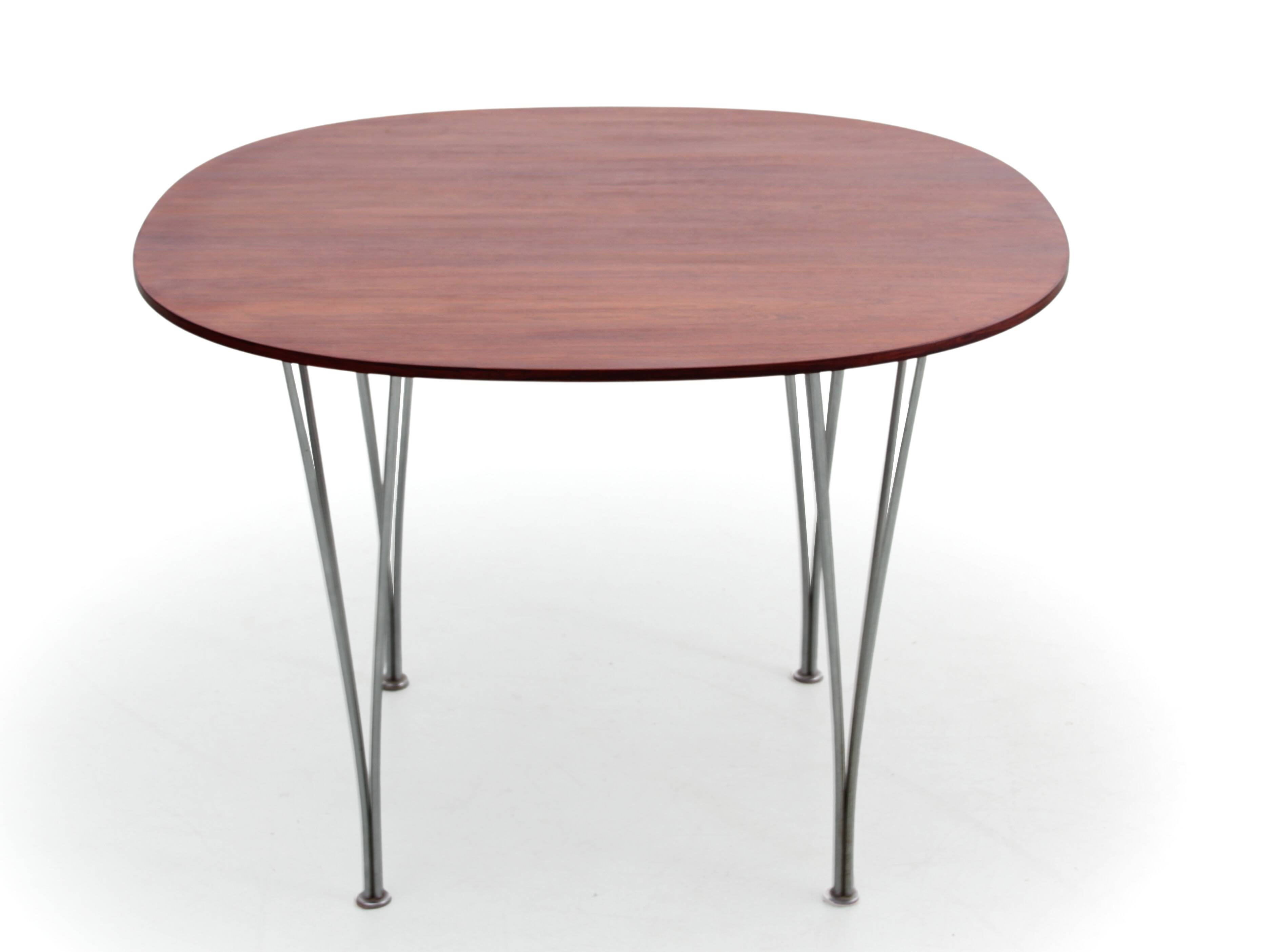 Scandinavian Super-ellipse table in Rio rosewood. 4 people.