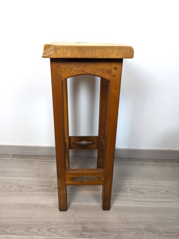 Sellette brutaliste en bois massif