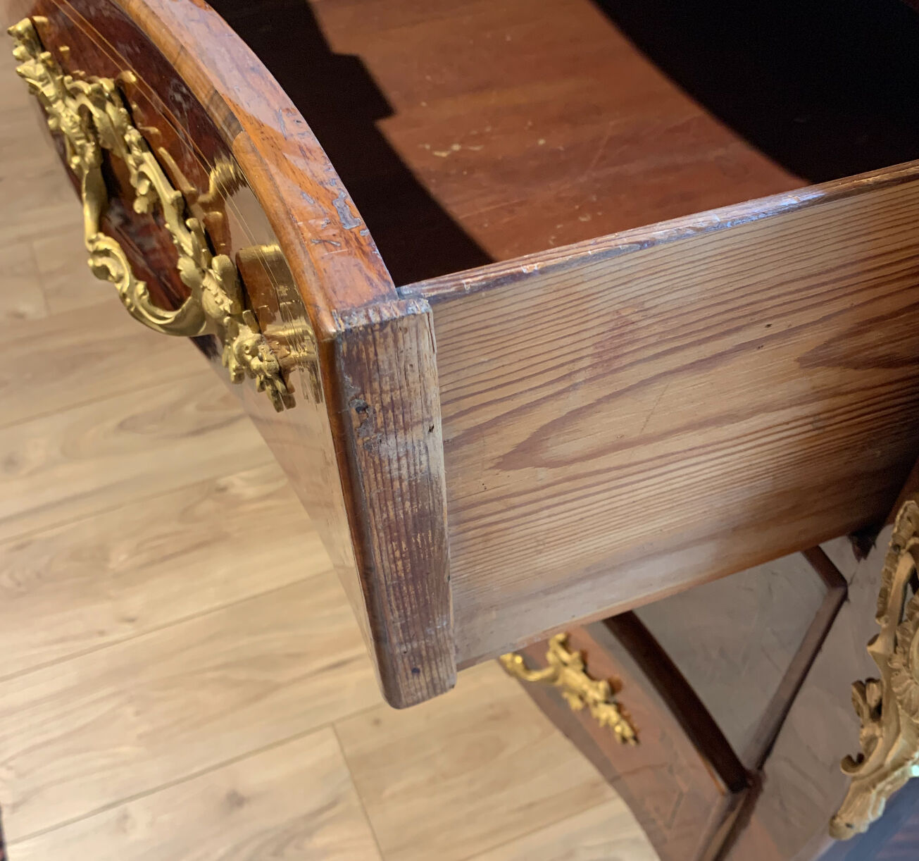 Louis XV period chest of drawers in violet wood.bronze trim