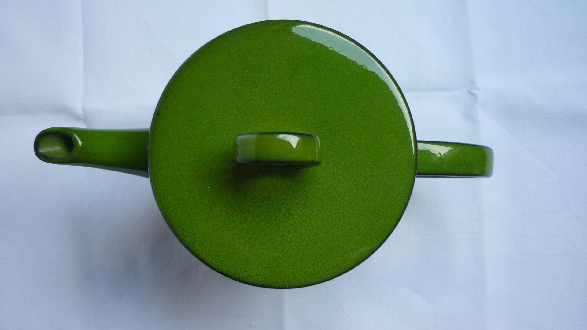 Green enamelled porcelain coffee set