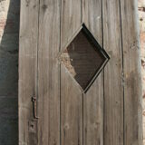 Porte ancienne provenant d'un four a pain